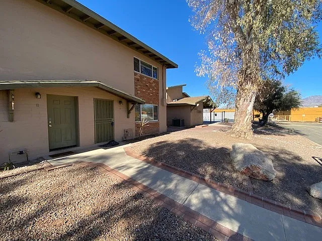 953 N Desert Ave - A — Photo 1