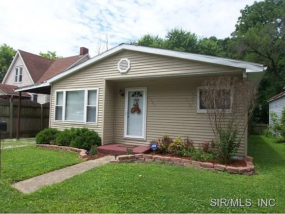 2708 Godfrey St photo 1