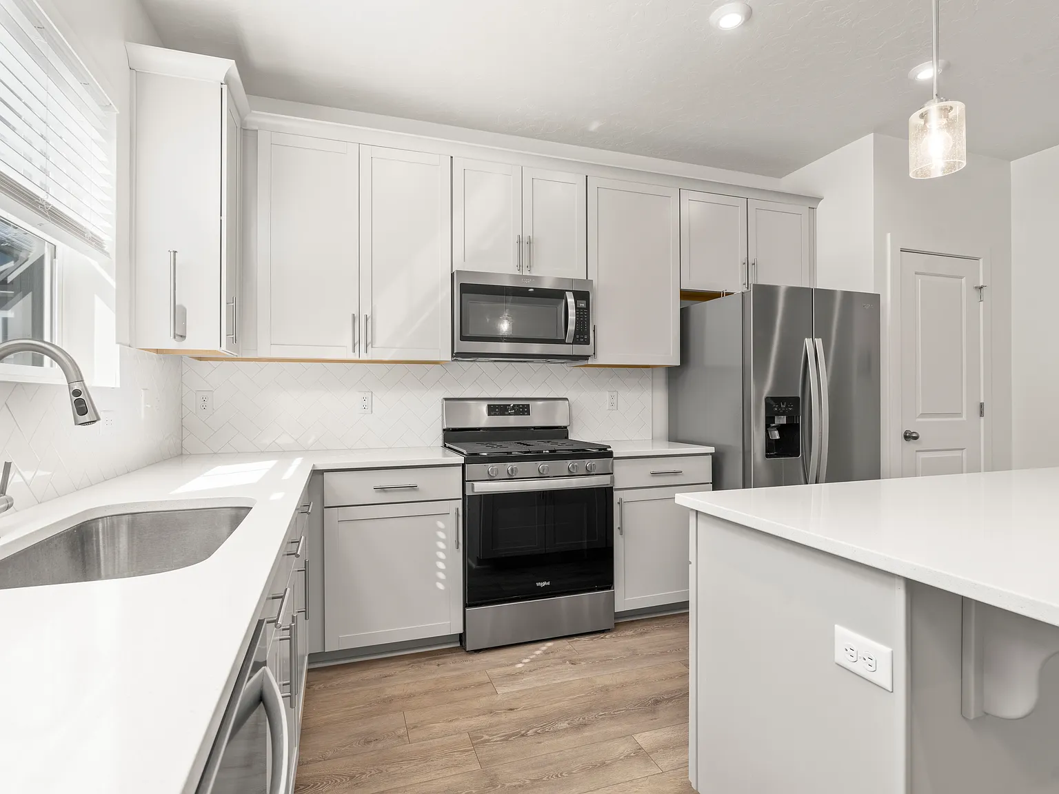 4 bed, 3.5 bath, 1800 sqft, $2,199 — Photo 2