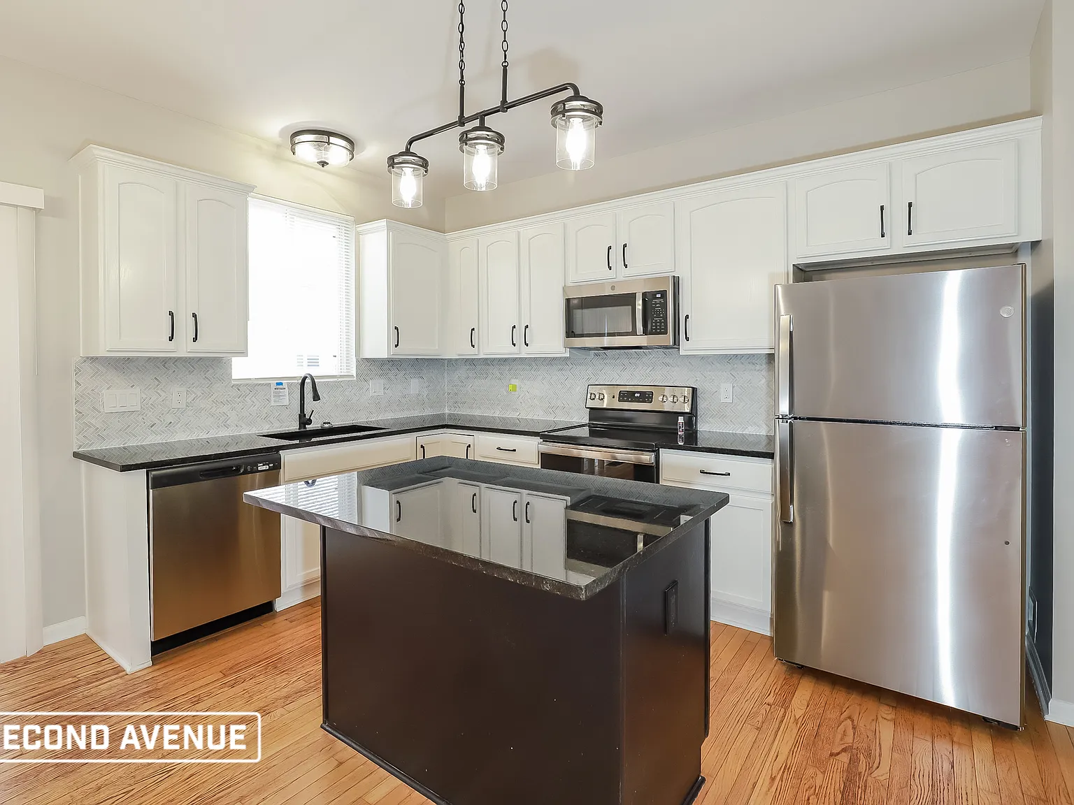 3 bed, 3.0 bath, 2419 sqft, $2,395 — Photo 4