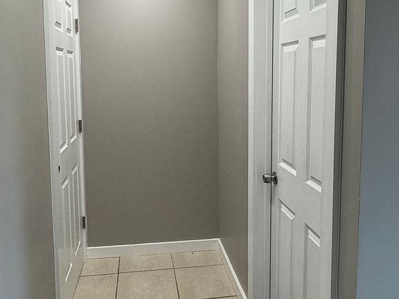 4th image of 372 Connecticut St #1