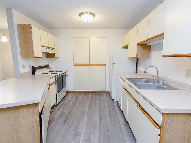 Parkside Apartments — Photo 9