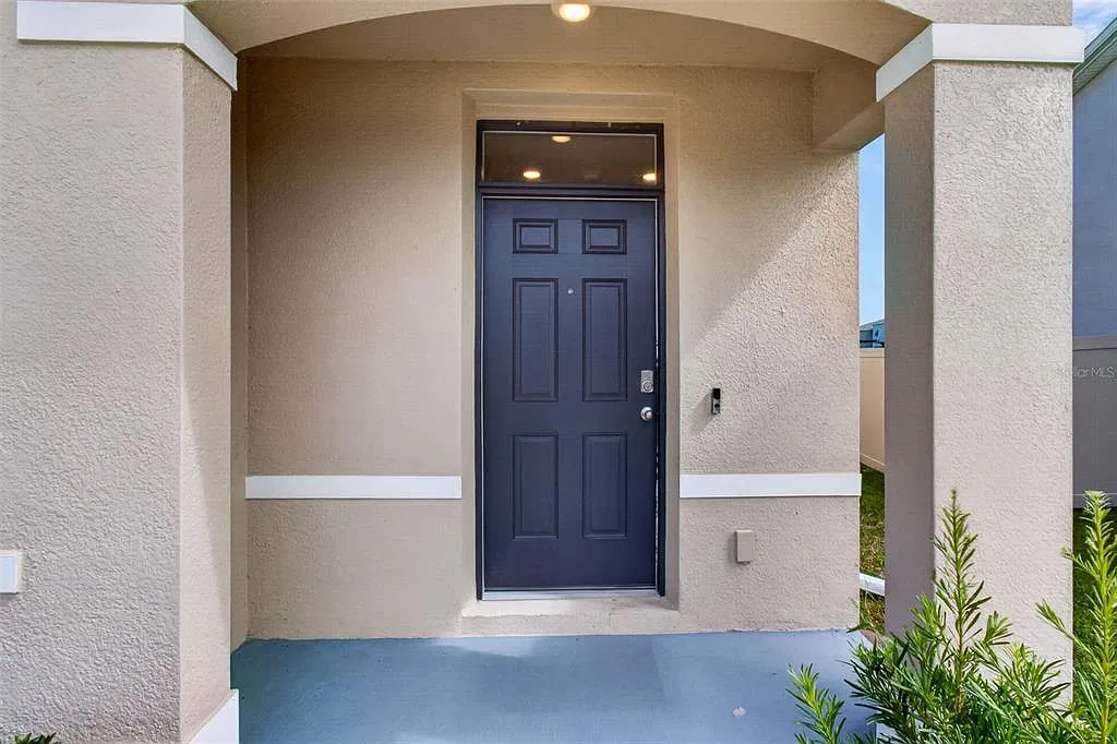 5 bed, 3.0 bath, 2447 sqft, $2,800 — Photo 2