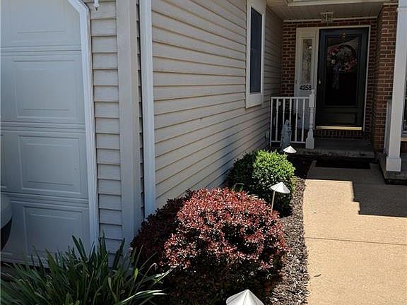 3rd image of 4258 Hadley Ct