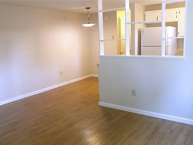 101 Milford Dr E — Photo 4