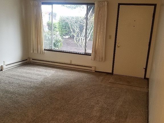 4th image of 4553-4581 Lancaster Dr NE #4553-D