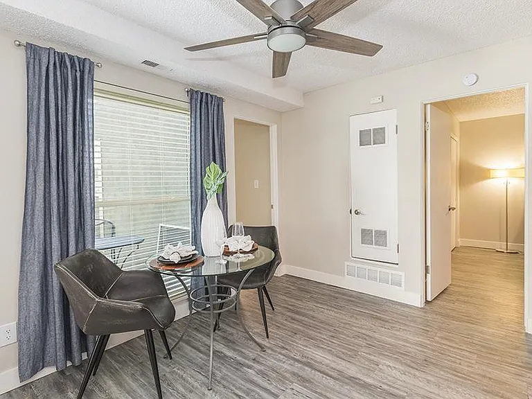 2 Bedroom Dining Area