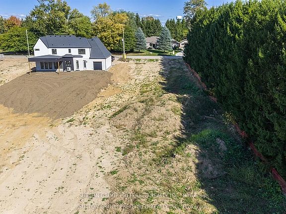 2nd image of 21839 Fairview Rd