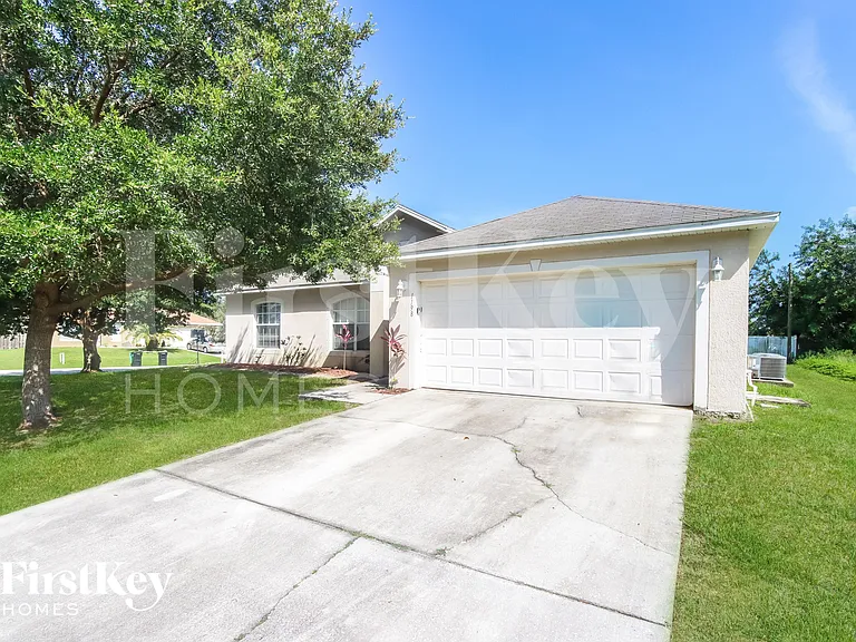 1198 Venus St SE — Photo 2