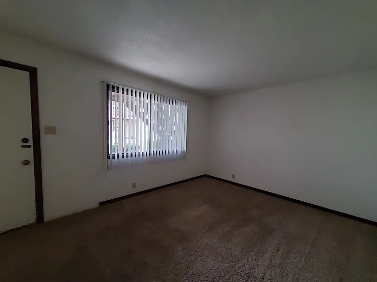 317 N College St #B — Photo 6