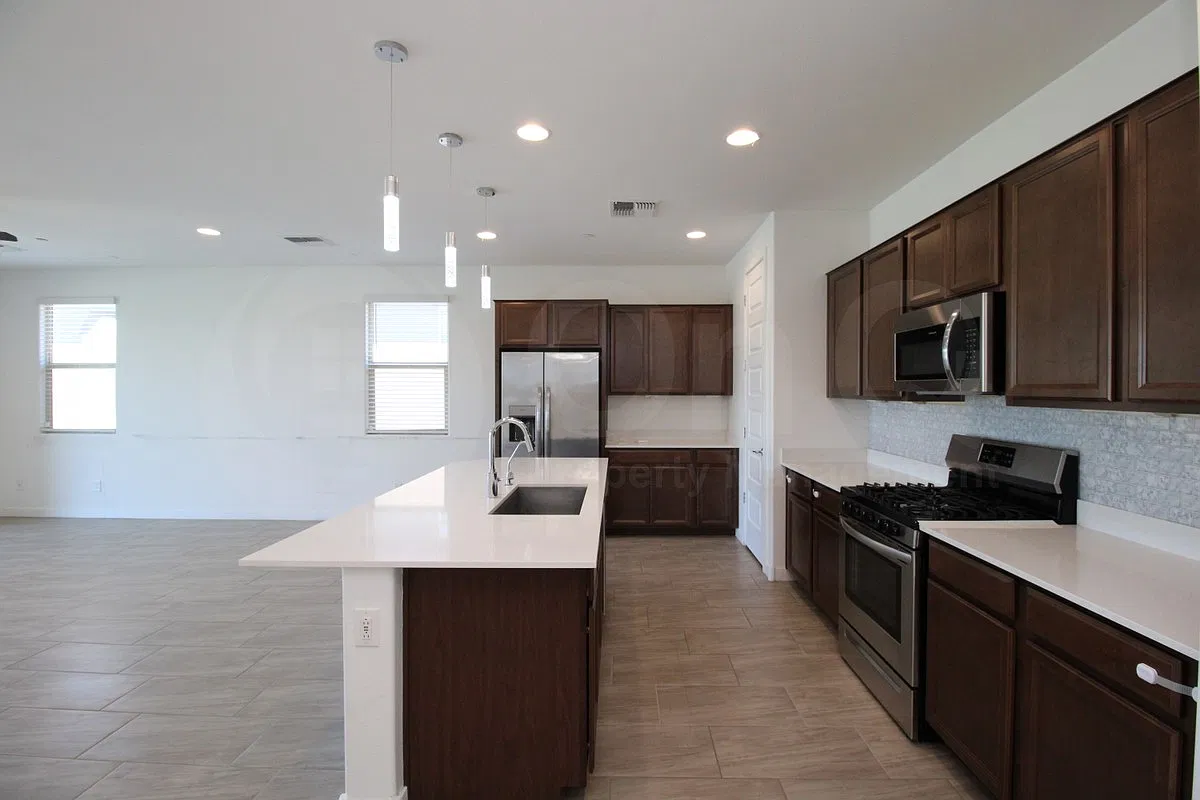 3 bed, 2.0 bath, 1764 sqft, $2,149 — Photo 4