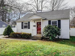 136 Burnham Rd, Lowell, MA 01852