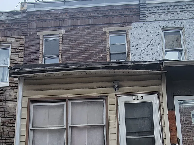 110 E 24th St — Photo 2