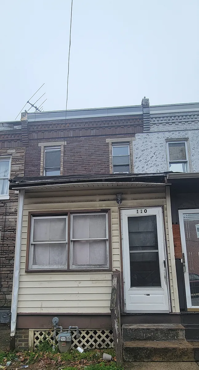 Building Photo - 110 E 24th St