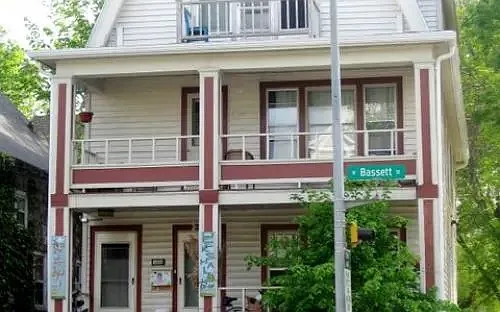 122 N Bassett St Photo 1