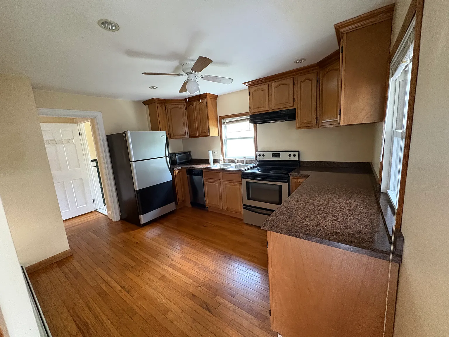 2 bed, 780 sqft, $2,090 — Photo 3