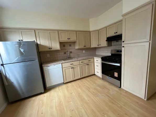 172 West 32nd Street image 7 of 9