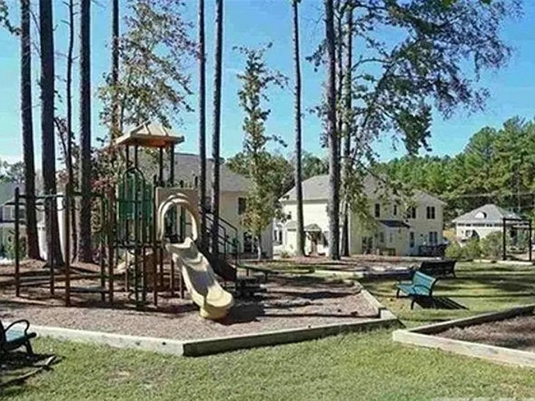 500 Lena Cir — Photo 26