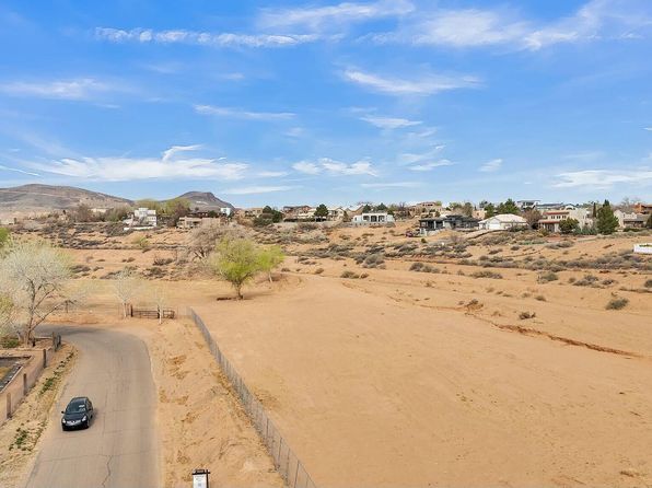 1361 Sichler Rd, Los Lunas, NM 87031