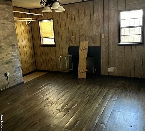 4th image of 7403 MEADOW CLIFF ST