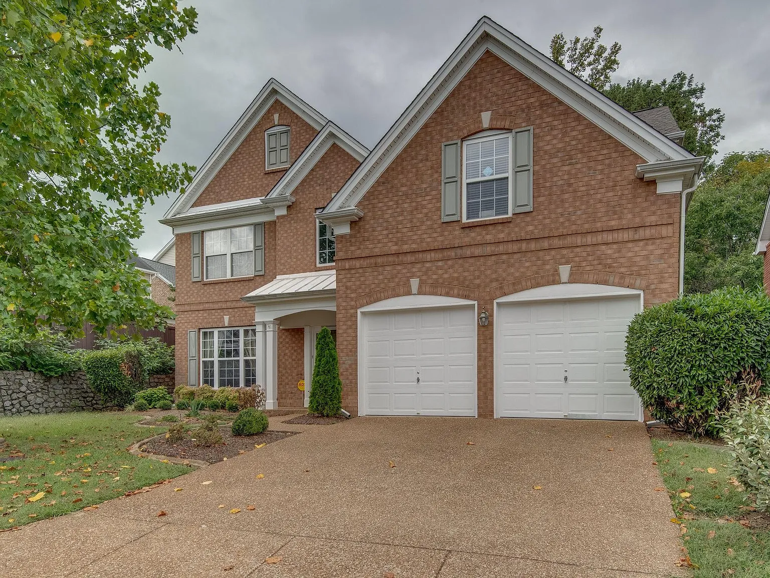 4 bed, 2.5 bath, 2461 sqft, $3,400 — Photo 2