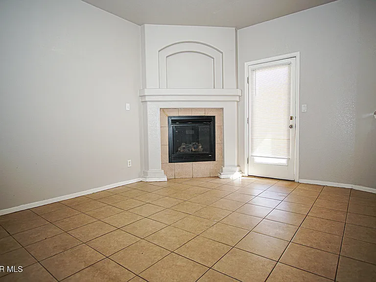 528 Green Village Ct #B — Photo 5