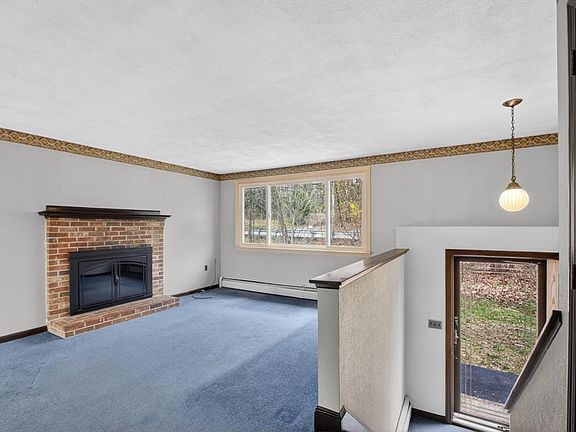 4th image of 73 Nashua Rd