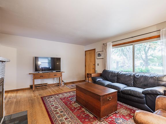 3rd image of 6168 N Willow Glen Ln