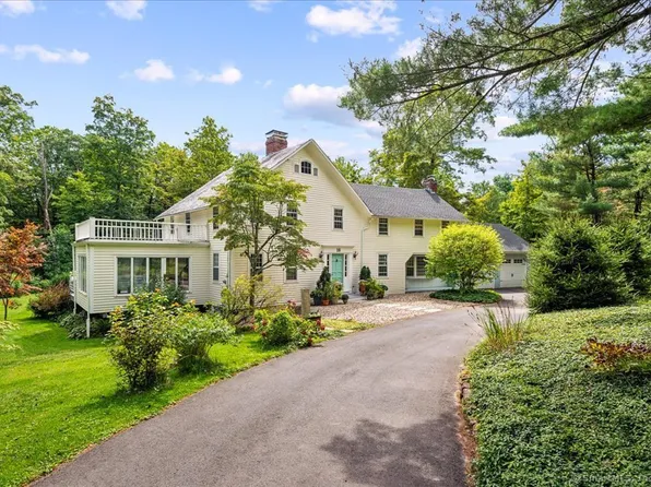 16 Woodchuck Hill Road, Simsbury, CT 06092