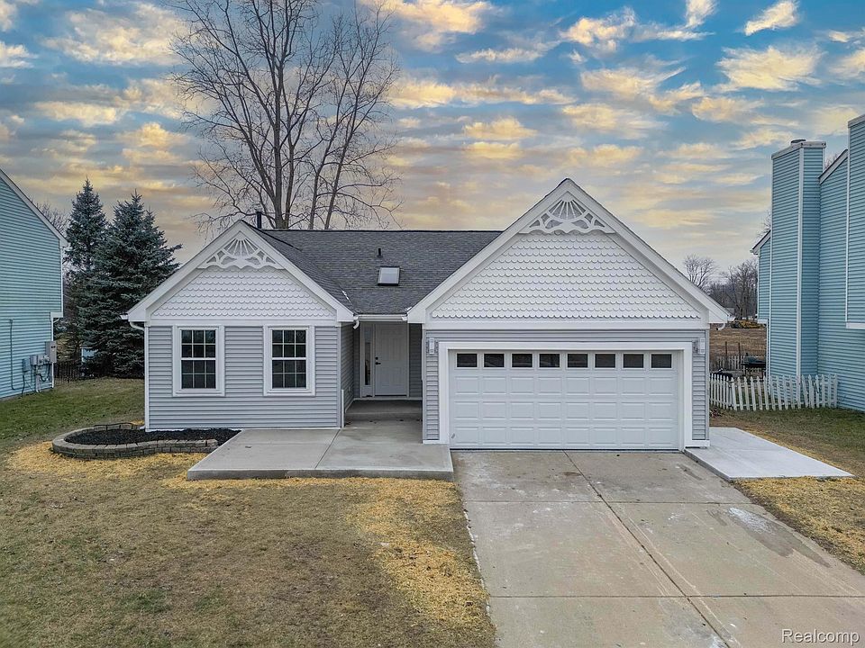 1st image of 582 Thornhill Ct