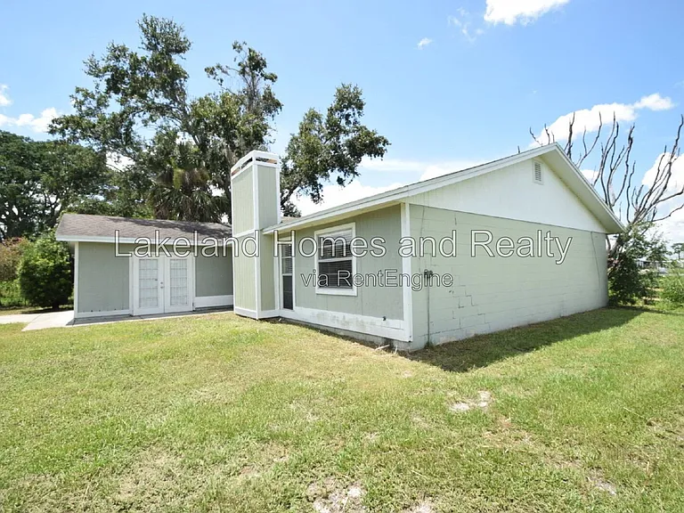 1204 Honeytree Ln W — Photo 5
