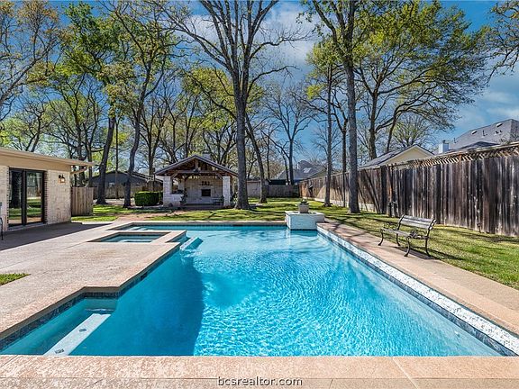 4th image of 800 Copperas Dr