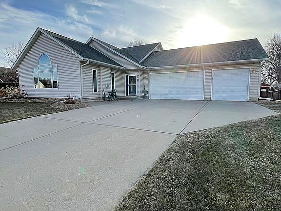 2nd image of 848 S Park Dr