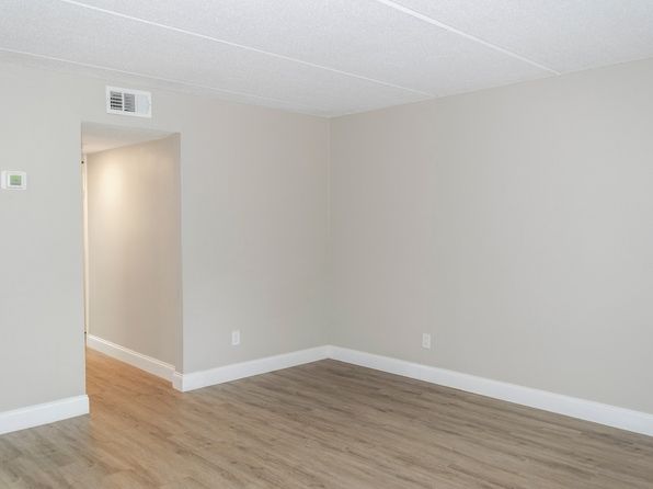 2050 S Ridgewood Ave #F-01