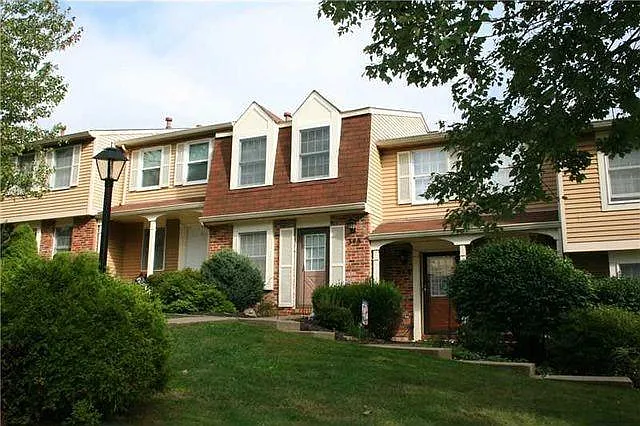 348 Scott Ln — Photo 1