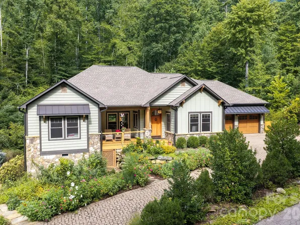 18 Hawks Pointe Ln, Weaverville, NC 28787