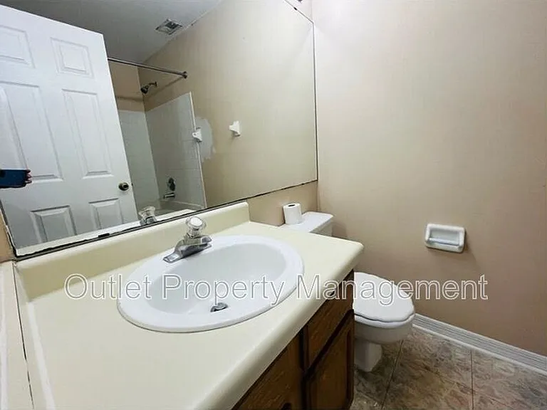 2282 Grenwich Ave #2282 — Photo 14