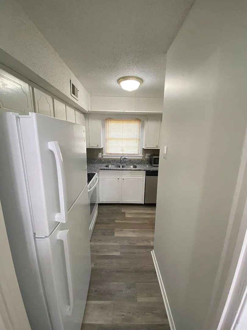 The Cloister Condominiums - 2 bedroom, 1 bath — Photo 2