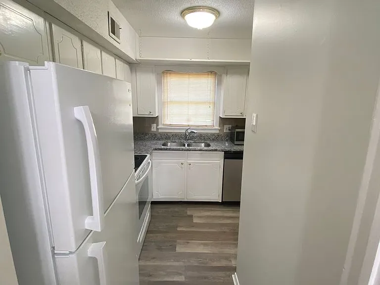 3700 Bush River Rd #F4 — Photo 2