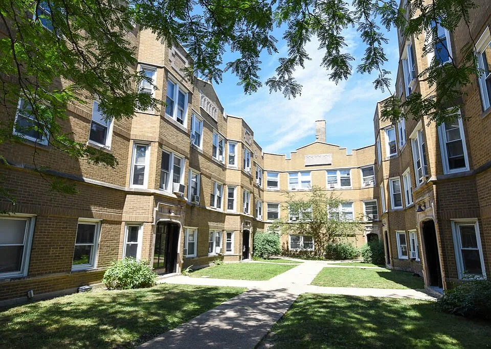 4824-30 W Addison St #4828H-G