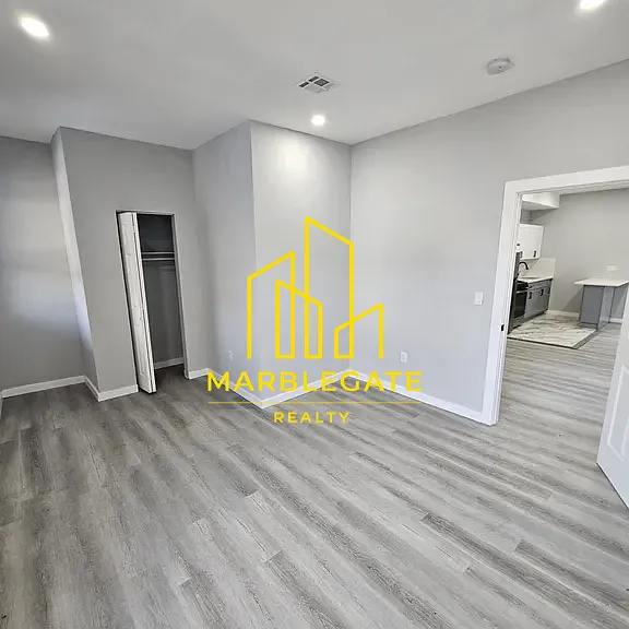 352 S 10th St #22 — Photo 6