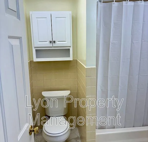 94 Anthony Ave #2R — Photo 4
