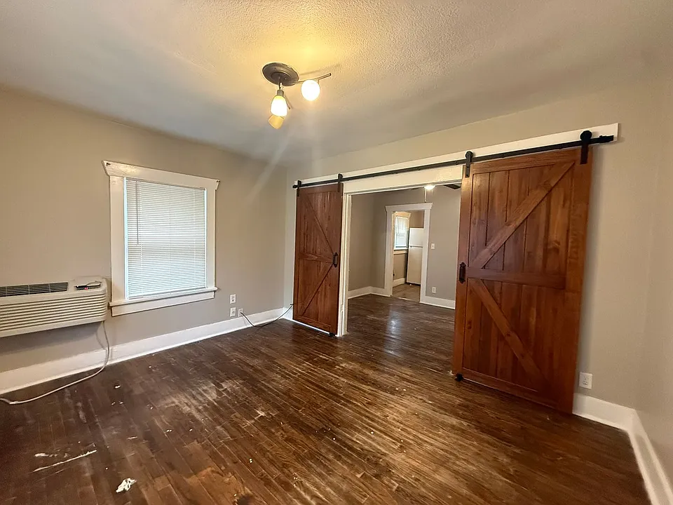 1710 E Victor St #5