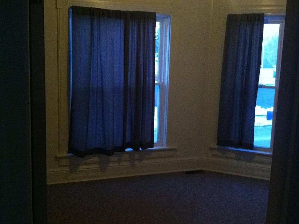 1st image of 321 1/2 W Corunna Ave