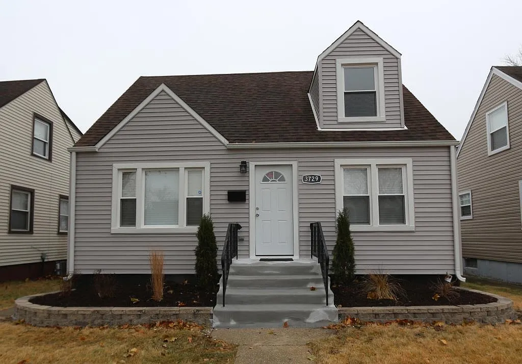 3729 W 86th St photo 1