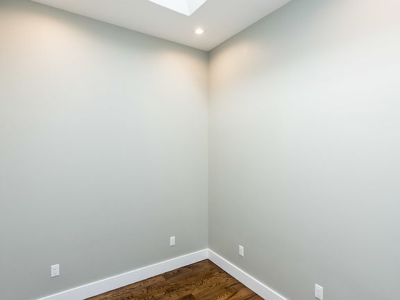 5th image of 303 Kingsland Ave #2D