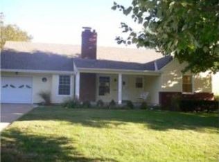 2704 W 73rd St, Prairie Village, KS 66208