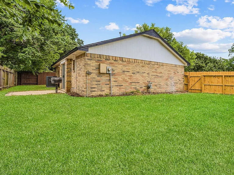 7310 Londres Dr — Photo 28