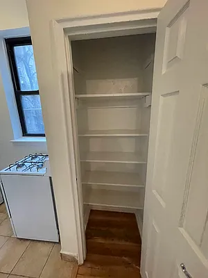 Rented by Bond New York | media 5