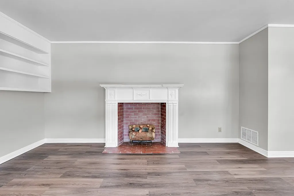 3 bed, 2027 sqft, $1,745 — Photo 2